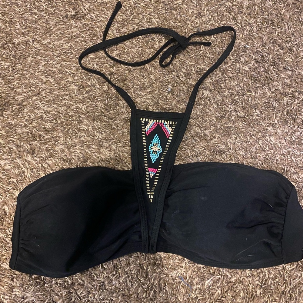 Strapless high neck bikini top